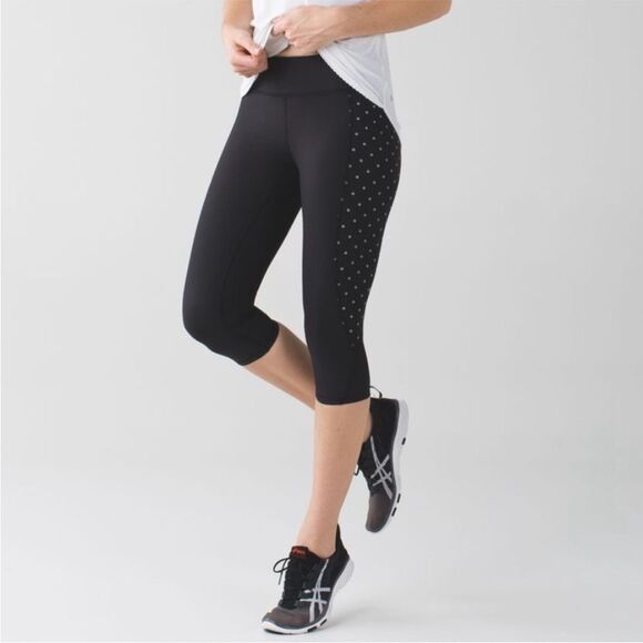Lululemon Tight Stuff Sequin Dot Crop Black Leggings Women Size 4 - Picture 1 of 13